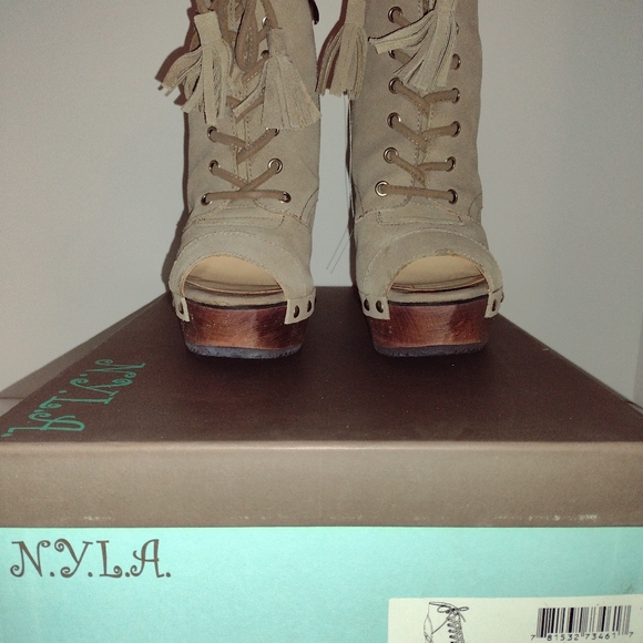 N.Y.L.A/ Brigita color Tau-Su Size 7 5inch Ankle Booties - Picture 2 of 4